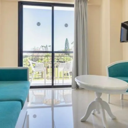 アパートホテル Anastasia Splash Residences